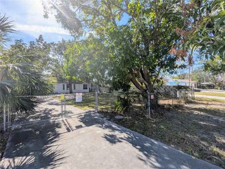 Single-family house For Sale in 2066, 6th Street, Sarasota, Florida