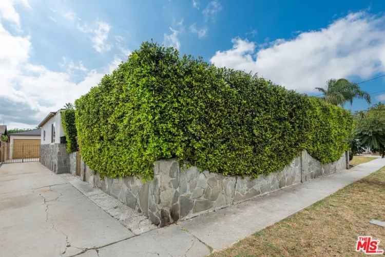 Single-family house For Sale in Culver City, California