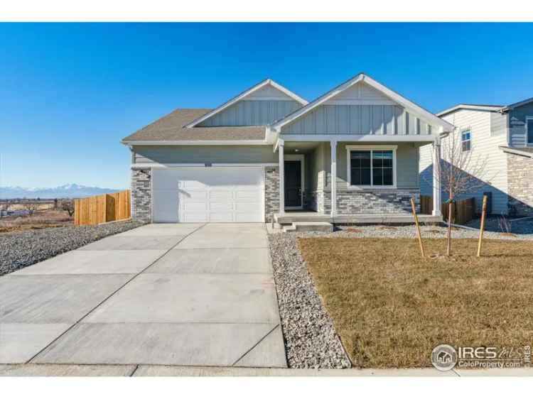 Single-family house For Sale in Johnstown, Colorado