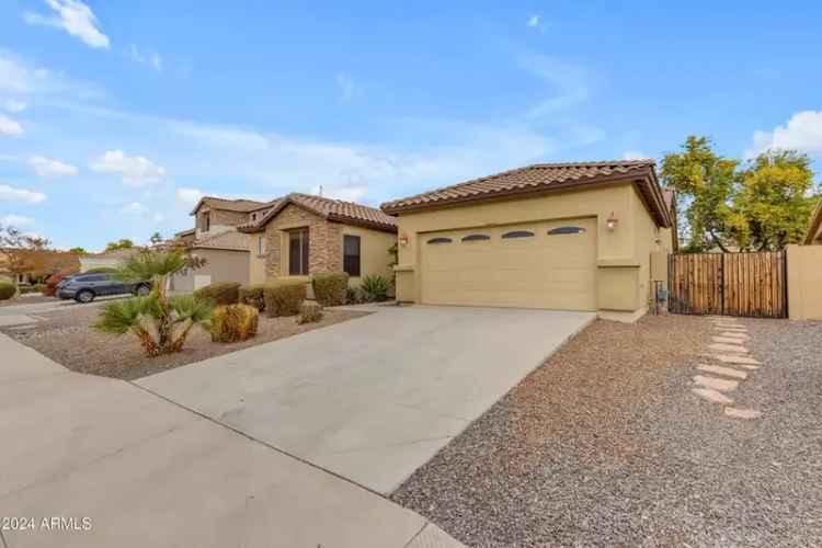 Single-family house For Sale in 2422, East Sequoia Drive, Chandler, Arizona