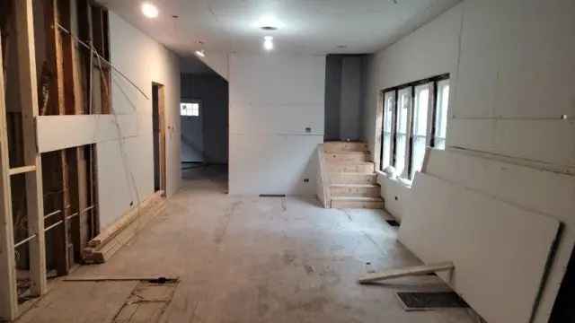 Single-family house For Sale in 7943, South Bennett Avenue, Chicago, Illinois