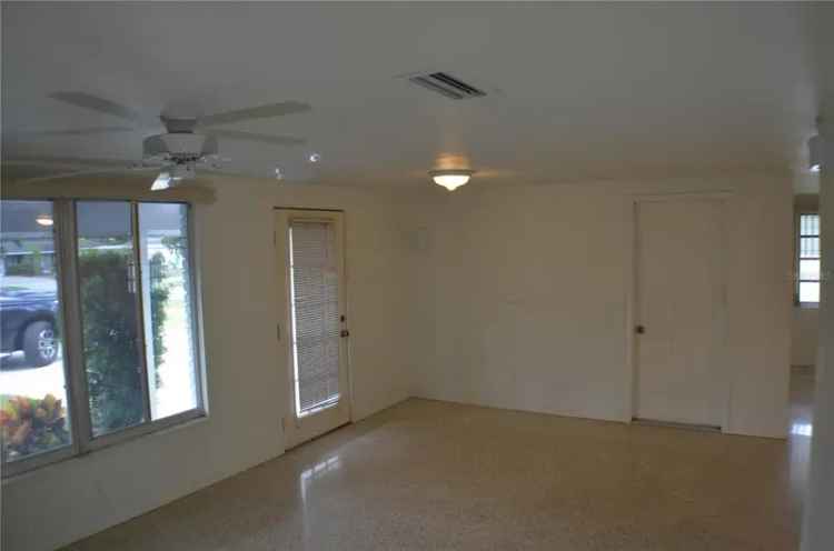 Single-family house For Sale in 205, Venice East Boulevard, Plantation, Florida