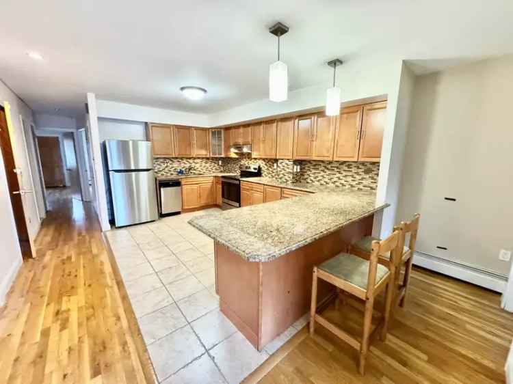 Astoria Ditmars 3 Bedroom Apartment for Rent