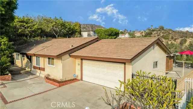 Single-family house For Sale in 780, Ridge Drive, Glendale, California