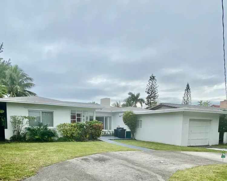 Miami Beach Home for Rent: Updated 3 Bed 2 Bath House with Backyard