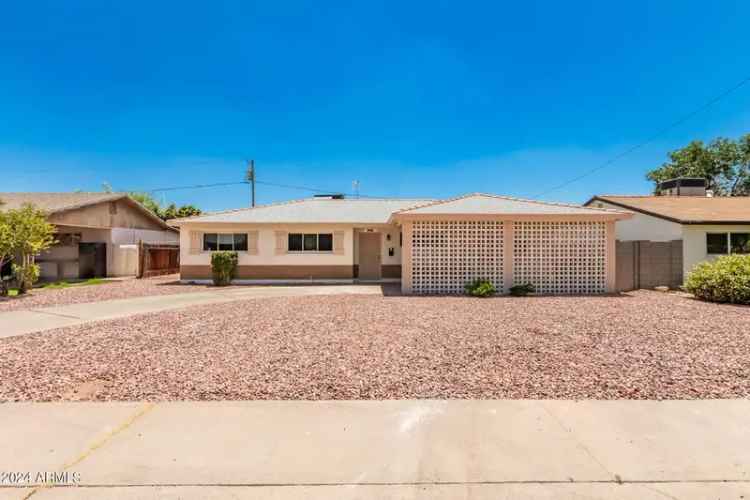 Single-family house For Sale in 3401, West Paradise Drive, Phoenix, Arizona