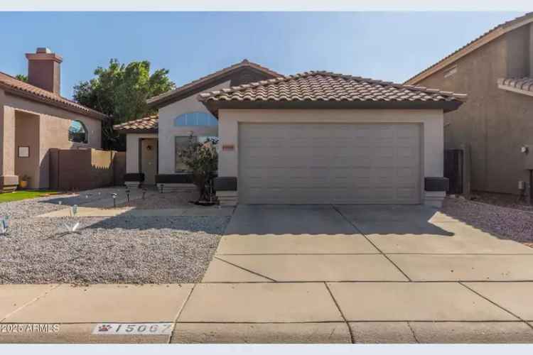 Single-family house For Sale in 15067, West Heritage Oak Way, Surprise, Arizona