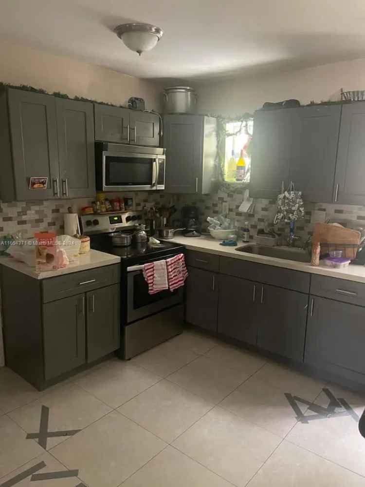 Single-family house For Sale in 1537, Northwest 42nd Street, Miami, Florida