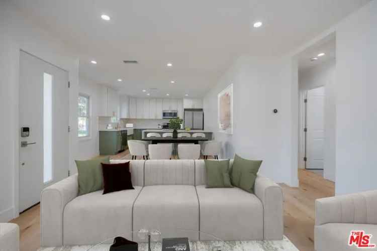 Single-family house For Sale in 11488, Erwin Street, Los Angeles, California