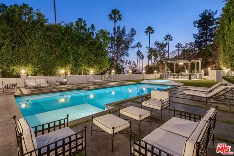 Single-family house For Sale in 402, Doheny Road, Beverly Hills, California