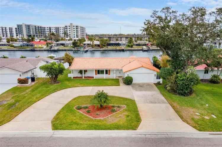 Single-family house For Sale in 4500, 38th Street South, Saint Petersburg, Florida