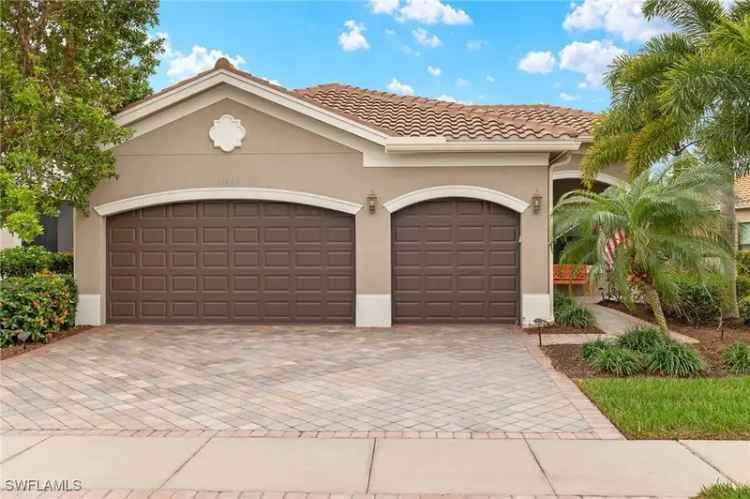 Single-family house For Sale in 11667, Kati Falls Lane, Fort Myers, Florida