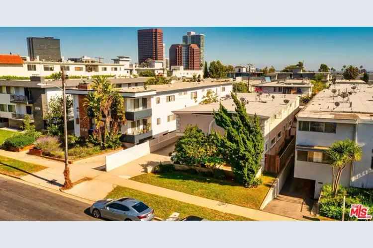 Multi-family house For Sale in 11938, Dorothy Street, Los Angeles, California