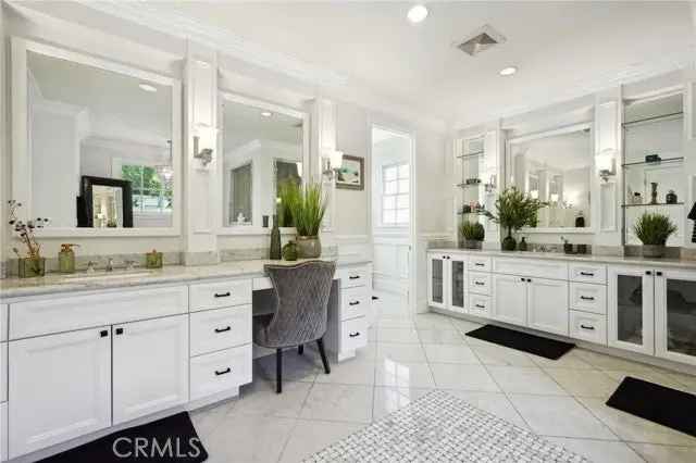 Single-family house For Sale in 11546, Canton Drive, Los Angeles, California