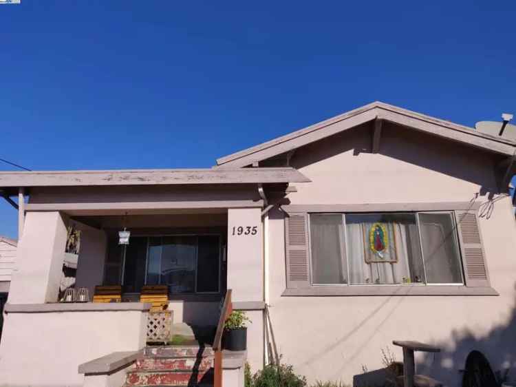 Single-family house For Sale in 1935, 94th Avenue, Oakland, California