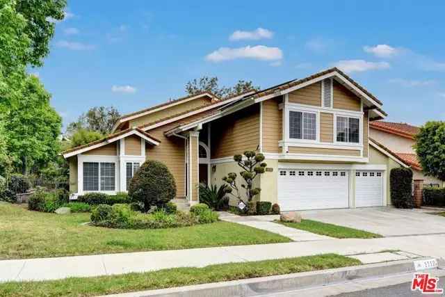 Single-family house For Sale in 1112, North Palo Loma Place, Orange, California