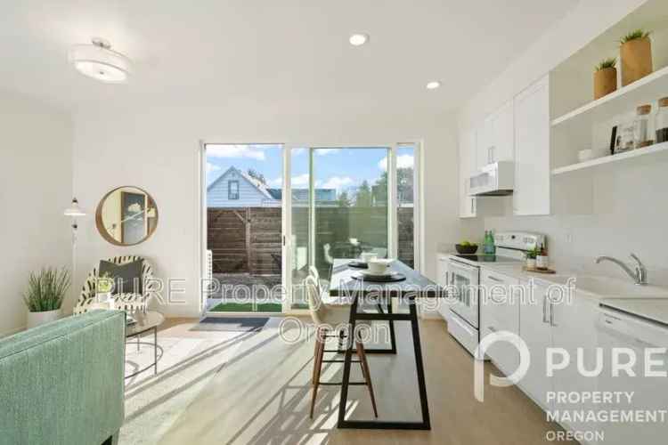 Modern 3 Bed Townhouse for Rent - Near Fernhill Park