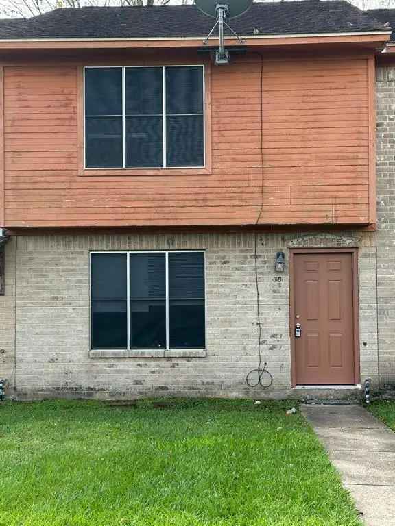 Condo For Rent in 300, Rice Street, Angleton, Texas