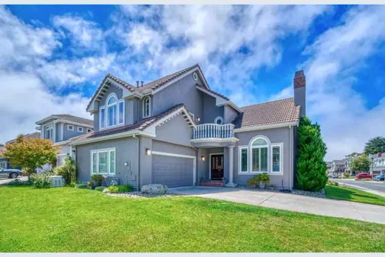 Single-family house For Sale in 316, Eagle Trace Drive, Half Moon Bay, California