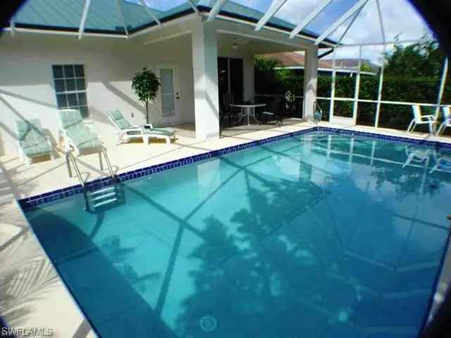 Single-family house For Sale in 704, 107th Avenue North, Florida