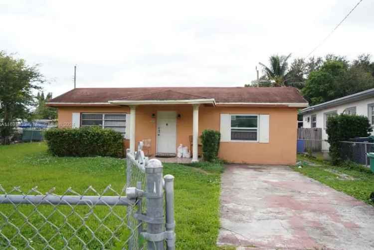 Single-family house For Sale in 1310, Northwest 102nd Street, Hialeah, Florida