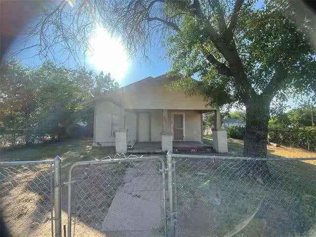 Single-family house For Rent in 942, Orange Street, Vidor, Texas