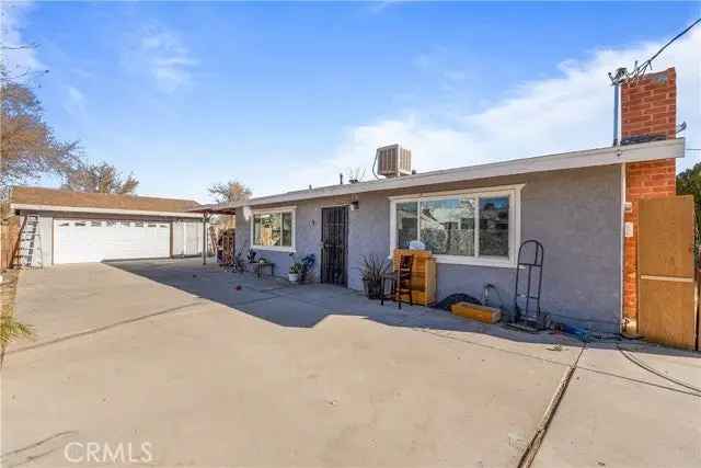 Single-family house For Sale in Adelanto, California