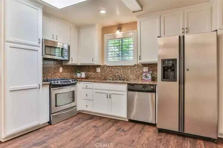 Single-family house For Sale in Huntington Beach, California