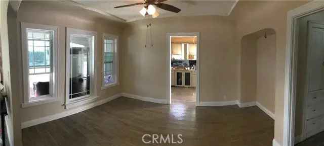 Single-family house For Sale in Santa Ana, California