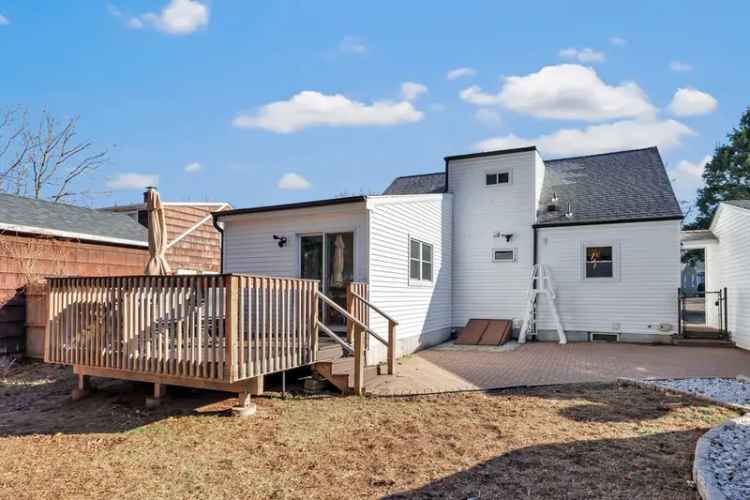 Single-family house For Sale in 50, Belden Road, Hamden, Connecticut