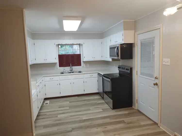 Beautiful 3 Bedroom House in Blossomwood Huntsville