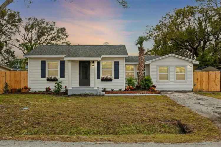 Single-family house For Sale in Clearwater, Florida