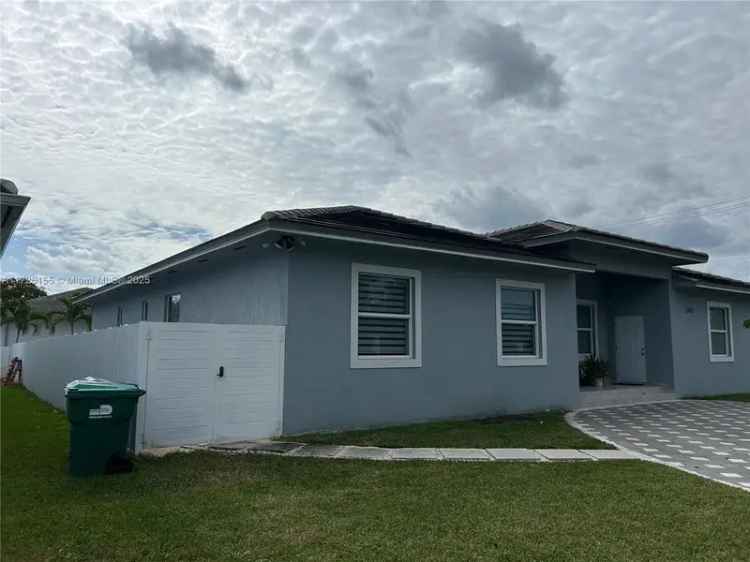 Single-family house For Sale in 12682, Southwest 224th Street, Goulds, Florida