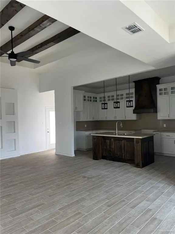 Single-family house For Sale in Texas