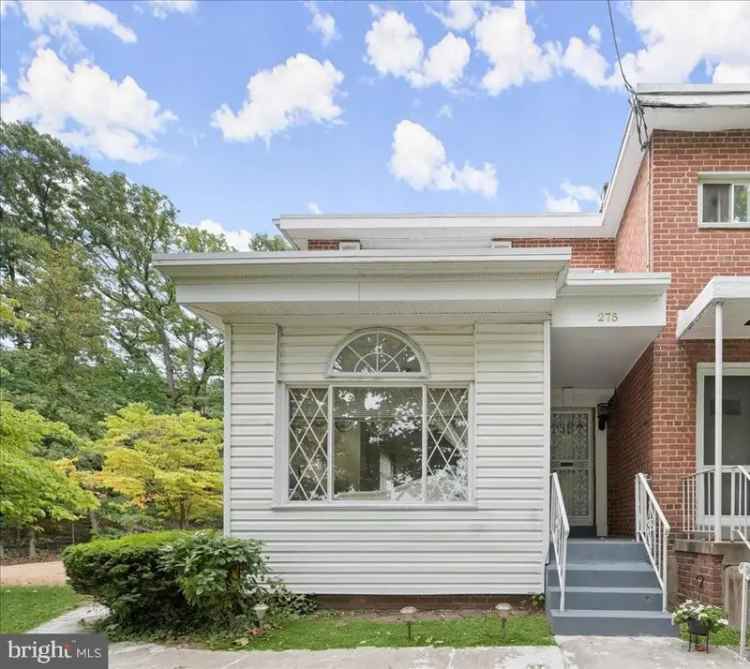 Single-family house For Sale in 275, Hawaii Avenue Northeast, Washington, District of Columbia