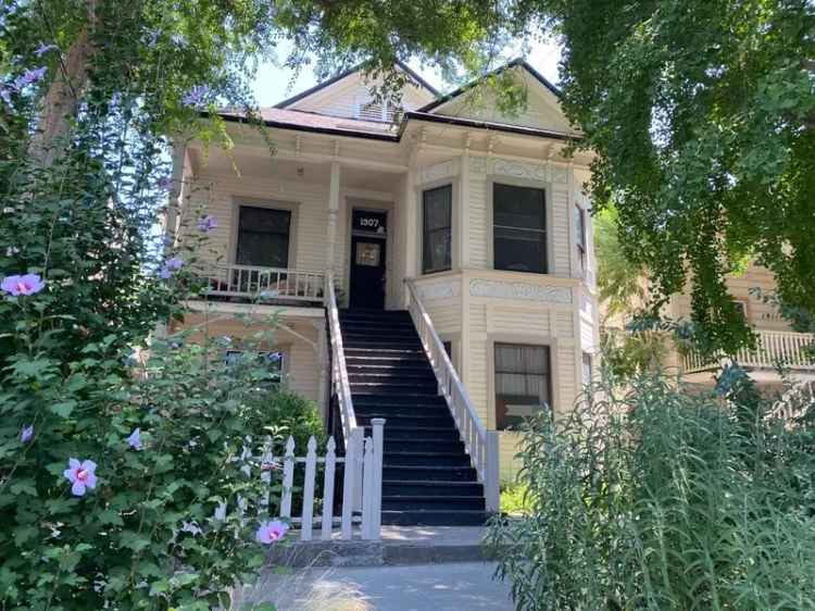 Multi-family house For Sale in Sacramento, California