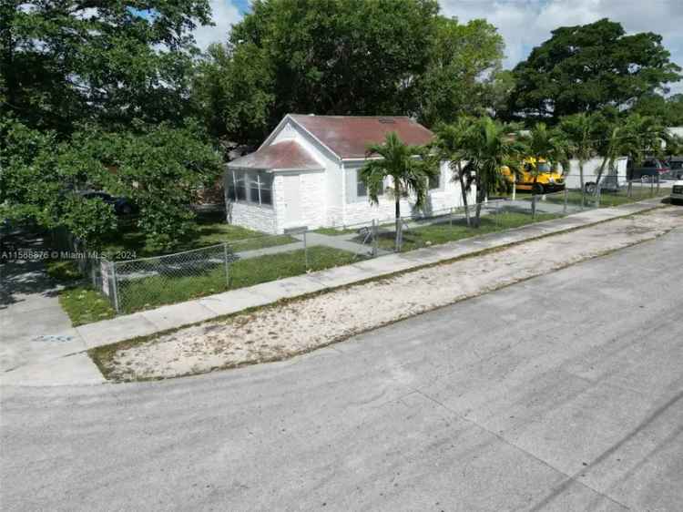 Single-family house For Sale in 2255, Northwest 63rd Street, Hialeah, Florida