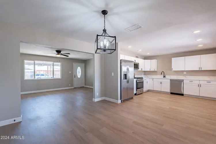 Single-family house For Sale in Tempe, Arizona