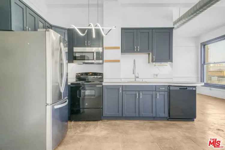 Condo For Sale in 108, West 2nd Street, Los Angeles, California