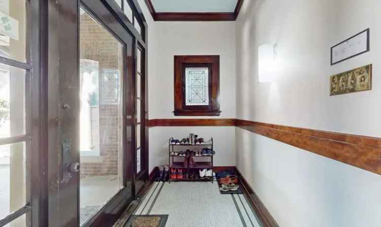 Single-family house For Sale in 5235, South University Avenue, Chicago, Illinois