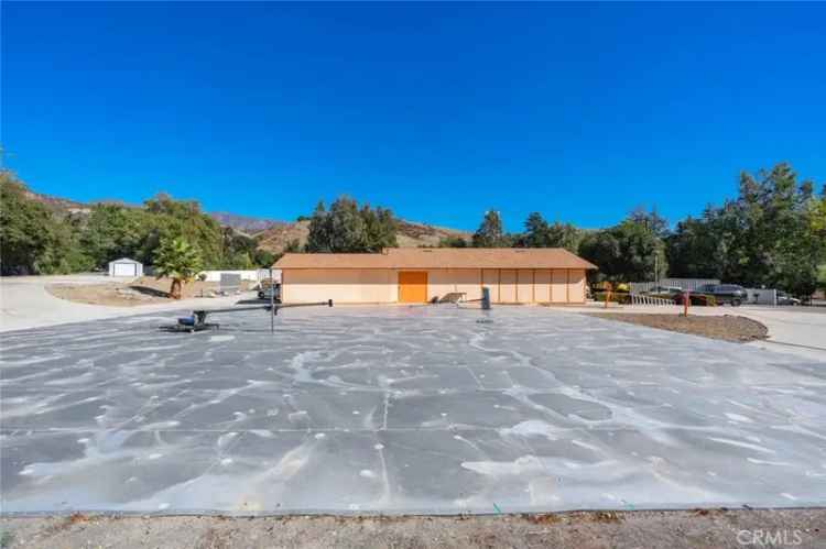 Single-family house For Sale in 19121, El Toro Road, Lake Forest, California