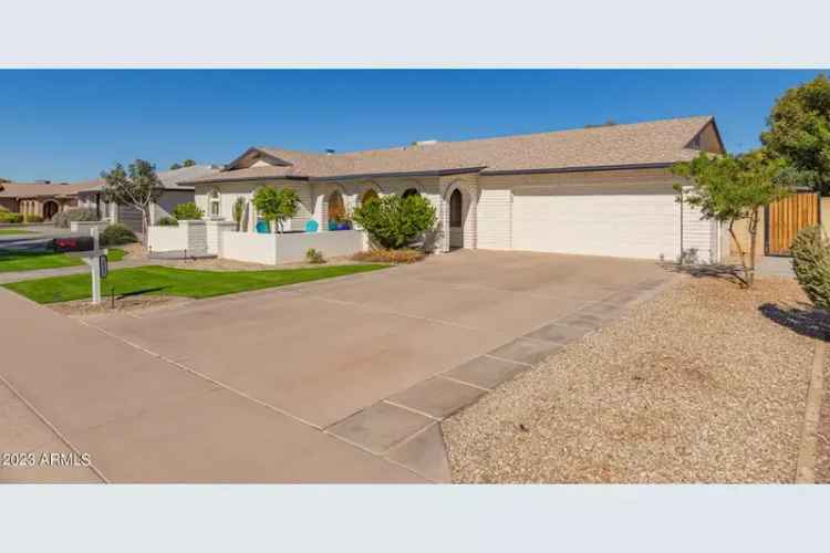 Single-family house For Sale in 2032, East Pegasus Drive, Tempe, Arizona