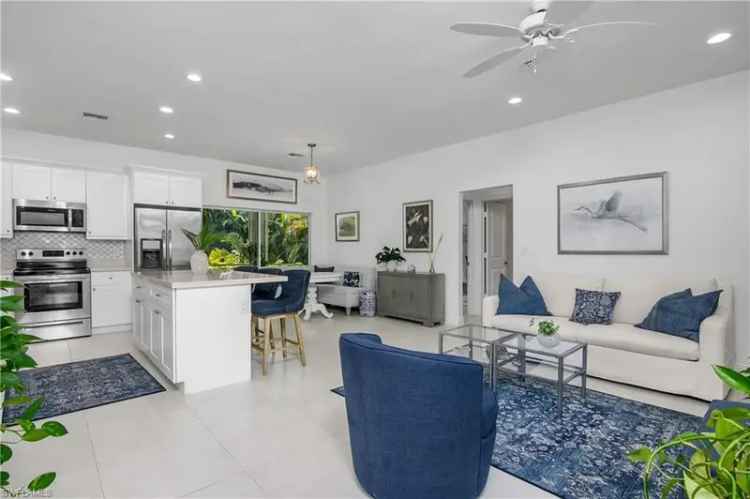 Single-family house For Sale in Naples, Florida