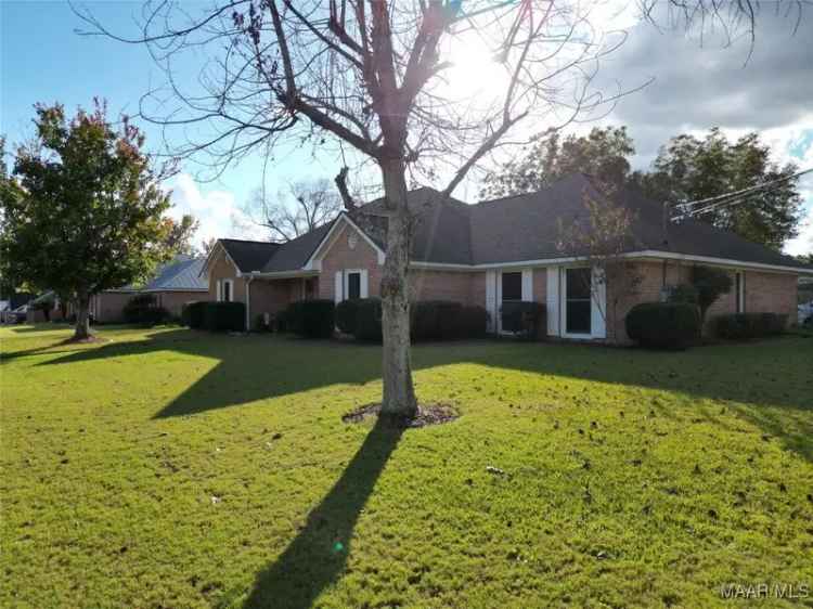 Single-family house For Sale in 100, Boxwood Drive, Enterprise, Alabama