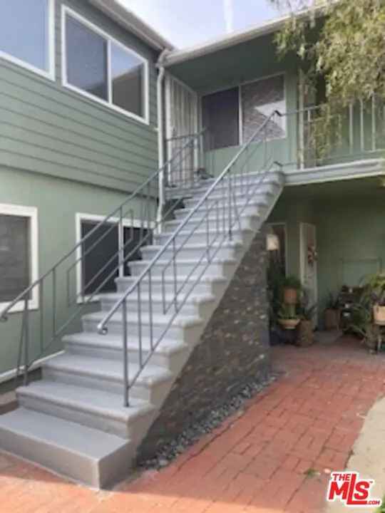 Multi-family house For Sale in 3967, Sawtelle Boulevard, Culver City, California