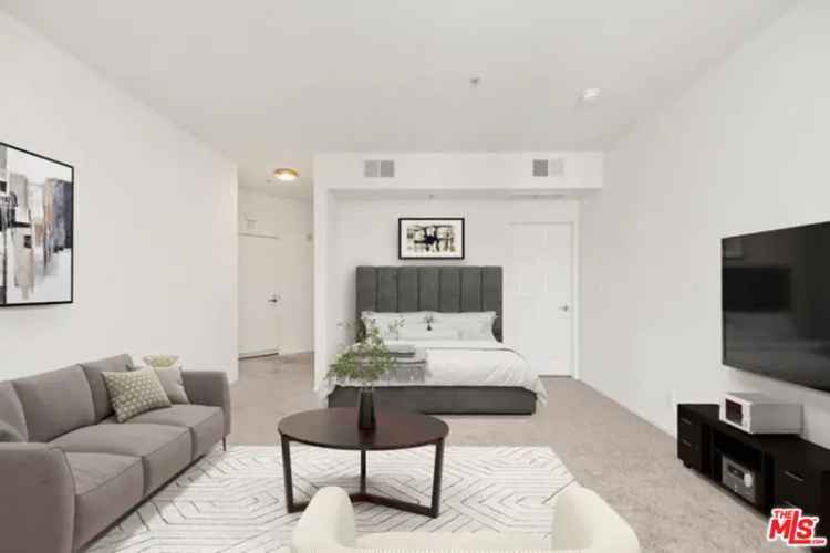 Condo For Sale in 620, South Gramercy Place, Los Angeles, California