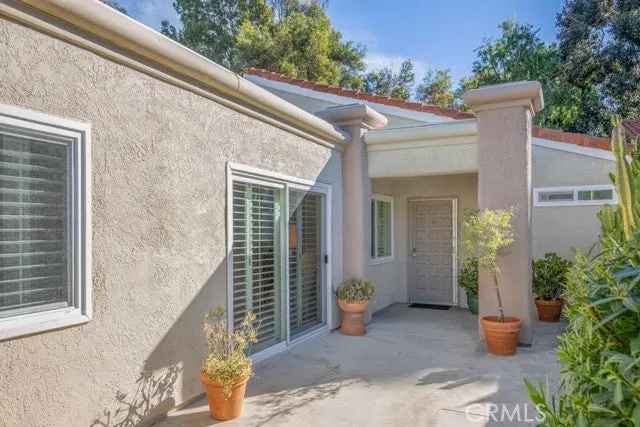 Single-family house For Sale in 5465, Paseo del Lago East, Laguna Woods, California