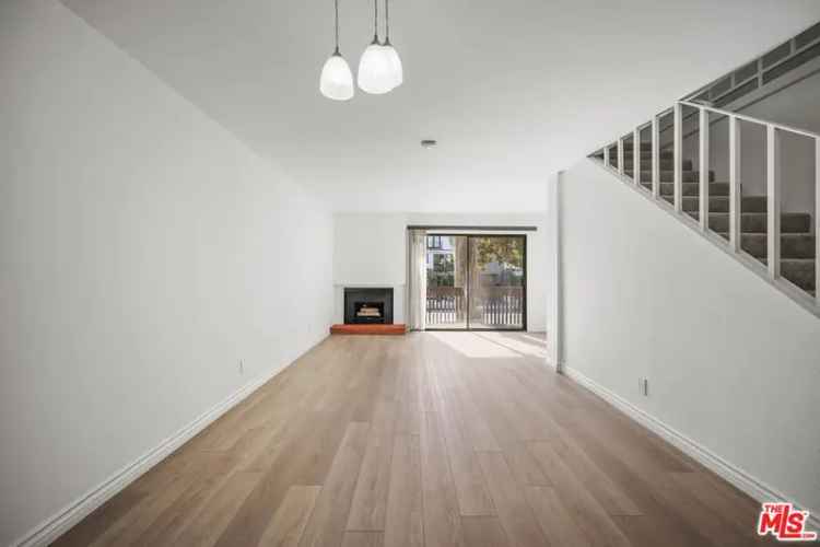 Condo For Sale in 15207, Magnolia Boulevard, Los Angeles, California