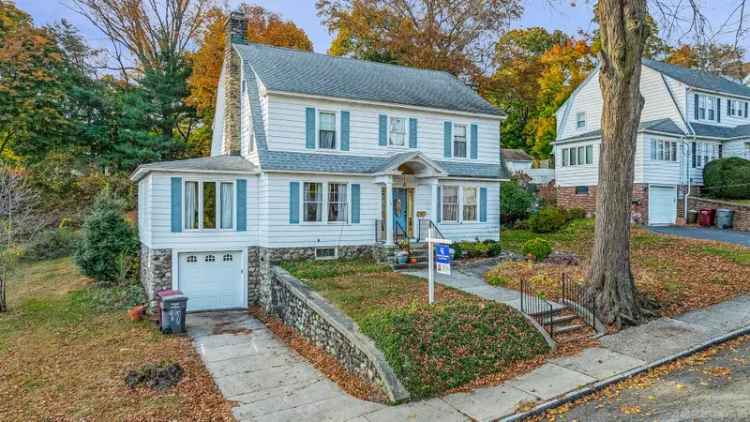 Single-family house For Sale in 56, Walnut Street, Naugatuck, Connecticut