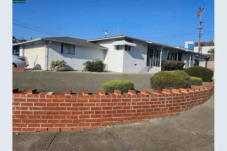 Duplex For Sale in Castro Valley, California